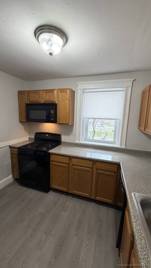 Building Photo - 30 Russell St