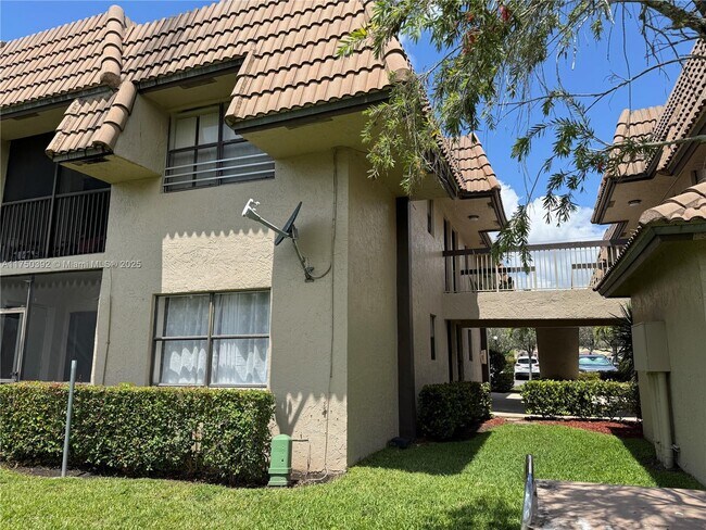 Building Photo - 10724 Royal Palm Blvd