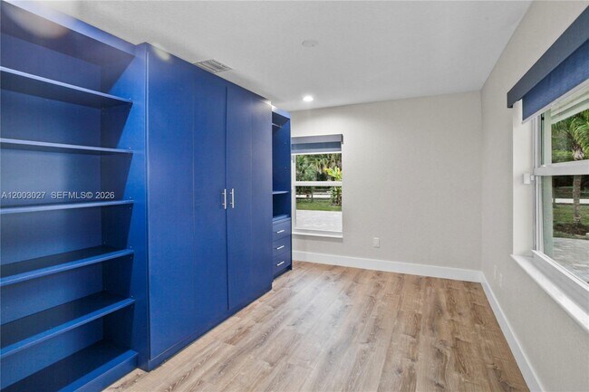 Building Photo - 12090 164th Ct N