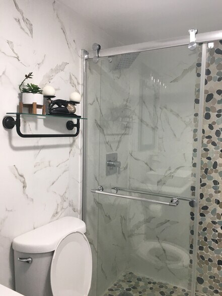 Building Photo - 2154 W 60th St