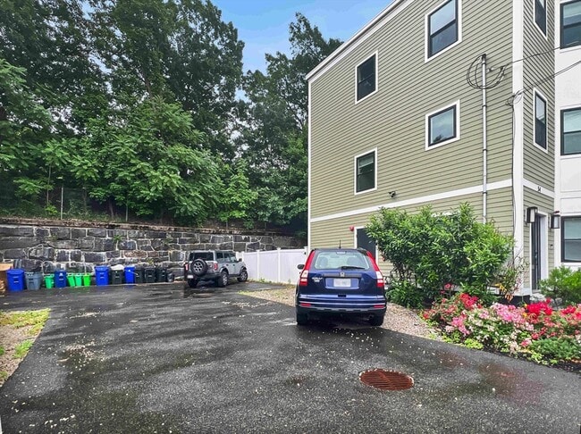 Building Photo - 56 Robey St