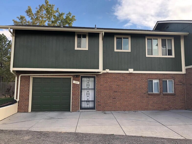 Building Photo - 594 Ingalls St