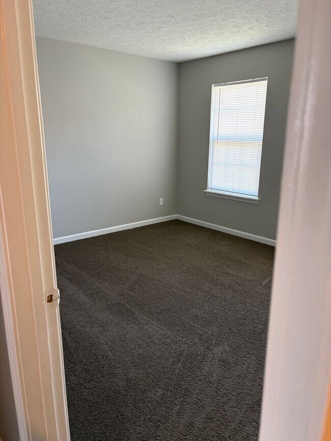 Building Photo - Charming 3-Bedroom Home in Fountain Square – Prime Location Near I-65!