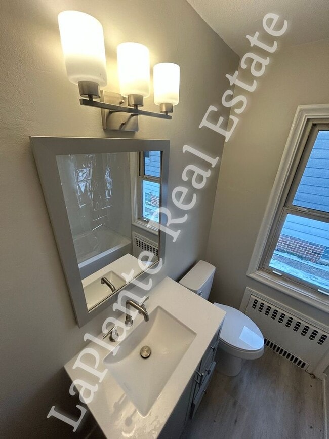 Building Photo - Cozy 2-Bed Home in Toledo