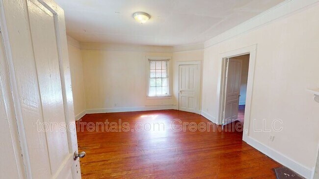 Building Photo - 346 Carney St