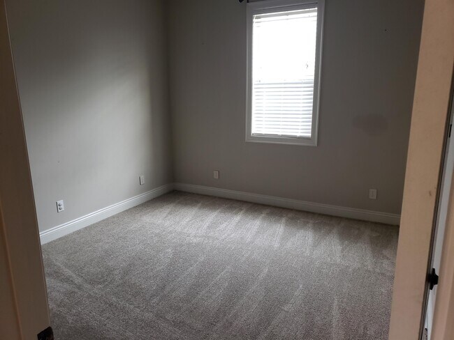 Building Photo - 310 Ashbrook Ln