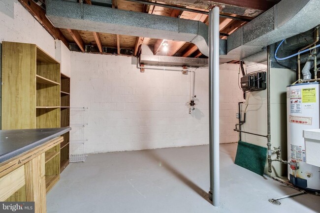 Building Photo - 5122 Cliffhaven Dr