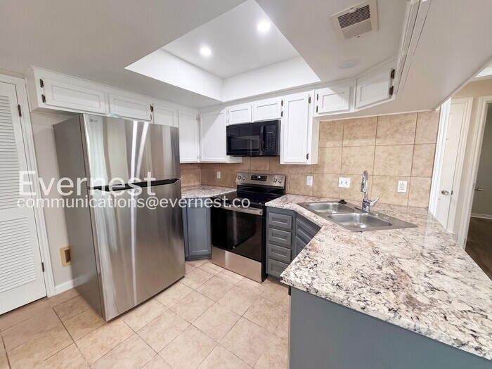 Building Photo - 2014 Cedarview Dr