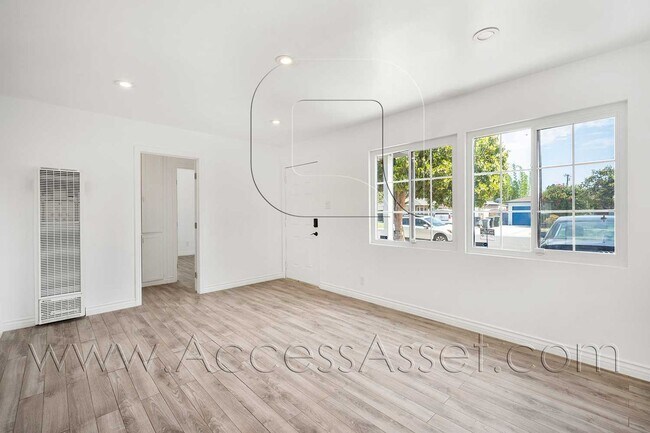 Building Photo - Spacious 3-Bedroom Torrance Home with Private Yard & Modern Interior