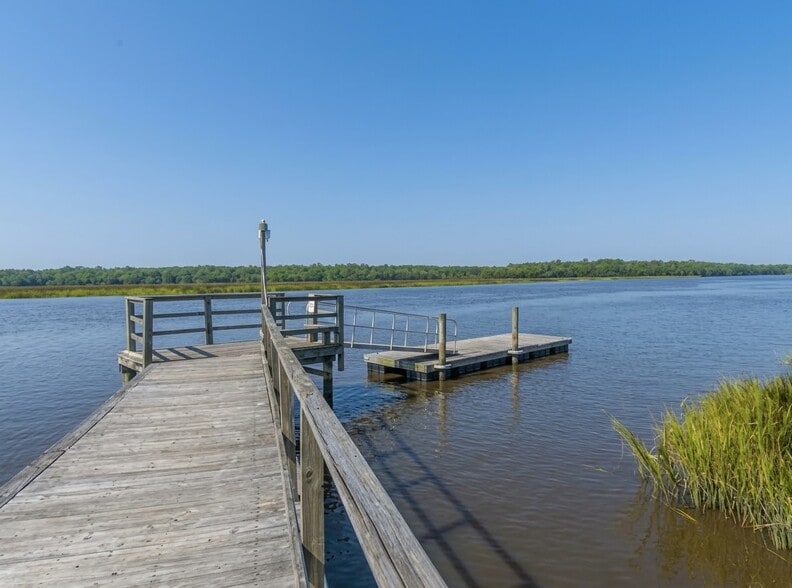 Pier & Dock - 4561 Great Oak Dr