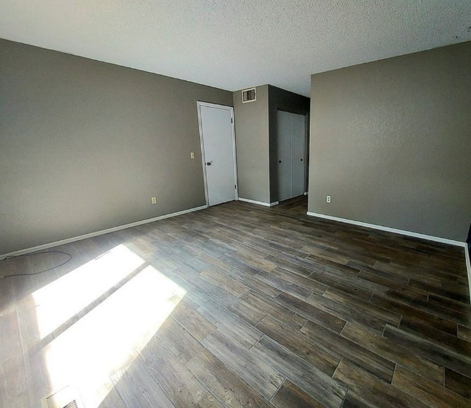 Building Photo - 381 1/2 Ridge View Dr