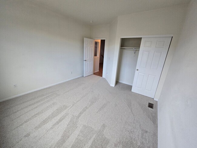 Building Photo - Ranch Townhome in The Broadlands