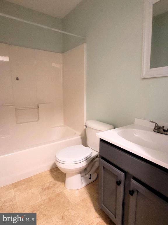 Building Photo - 124 Dickens Ln