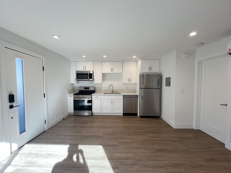 Building Photo - 350 Hermosa