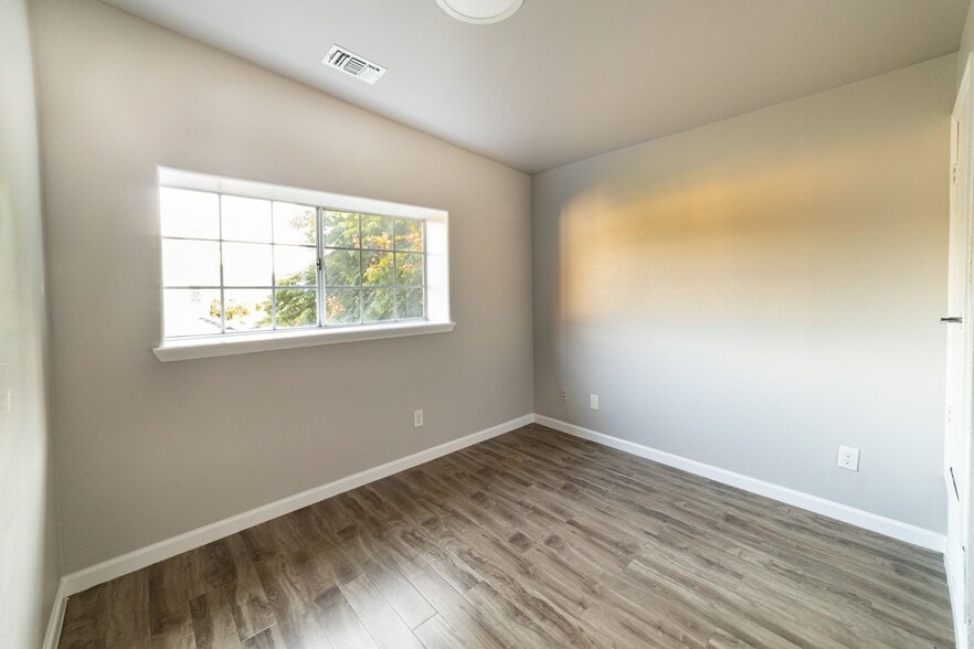 Building Photo - 1334 Lee Ave