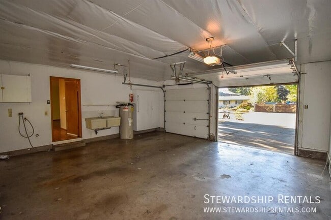 Building Photo - 1183 Skipper Ave