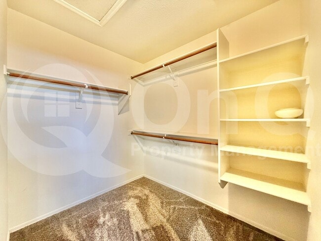 Building Photo - 3913 S Crosscreek Dr