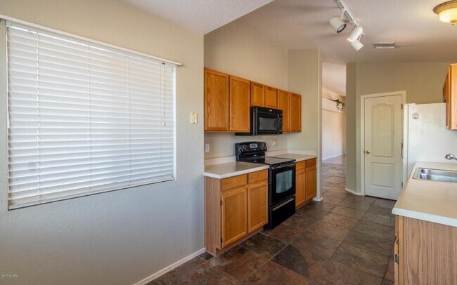 Building Photo - 3Bdrm / 2Ba  Bright & Clean near Thorneydale/Hardy