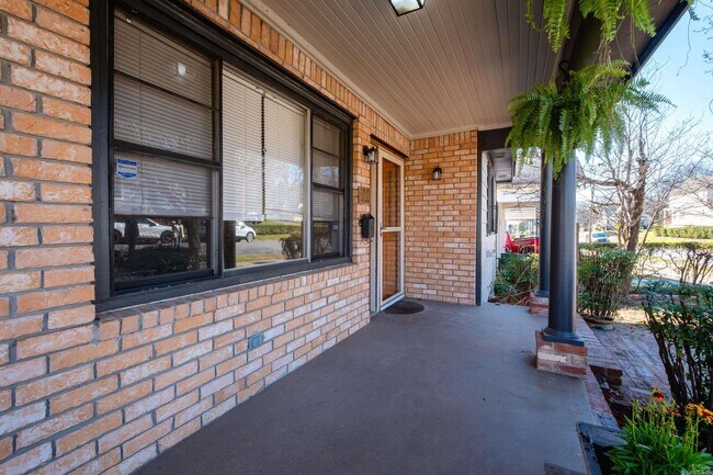 Building Photo - 1101 W Charles Bussey Ave