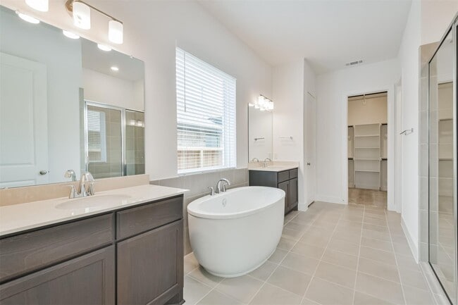 Building Photo - 7216 Stillmeadow Grv Dr