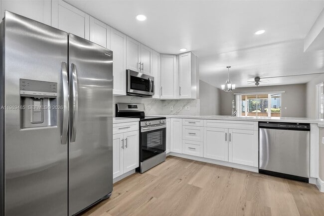 Building Photo - 12500 SW 5th Ct