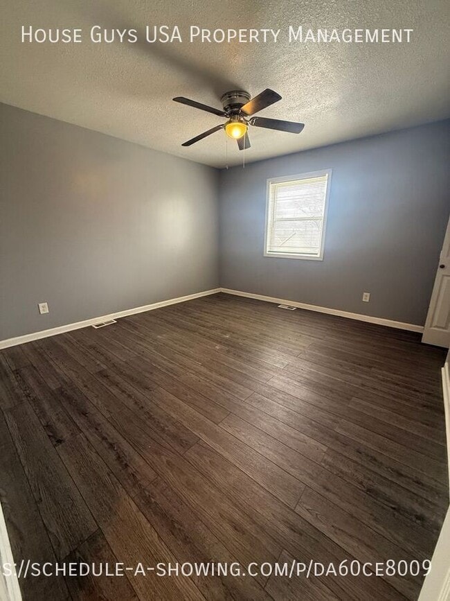 Building Photo - 3205 E 20th St