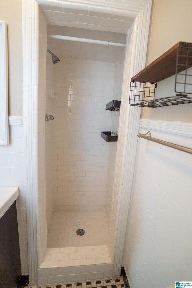 Building Photo - 9 Edgehill Rd