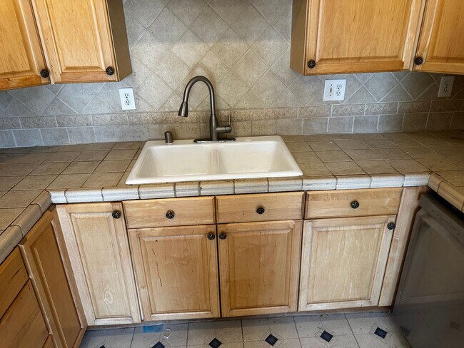 Building Photo - Riverside Home For Rent- 3 bedrooms!