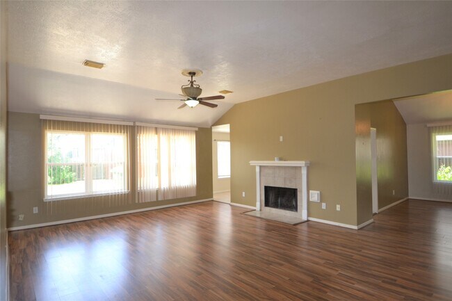 Building Photo - 2818 Russett Pl W