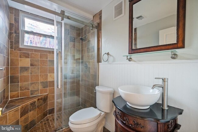 Building Photo - 2413 Childs Ln
