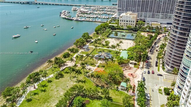Building Photo - 1800 N Bayshore Dr