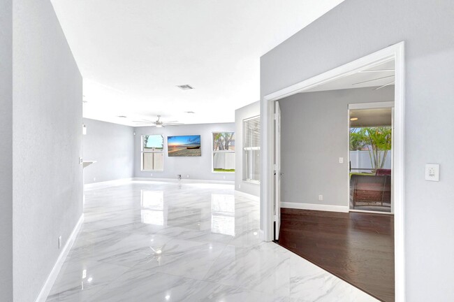 Building Photo - 6453 Paradise Cove