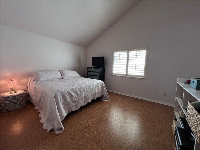 Building Photo - 2100 Commonwealth St