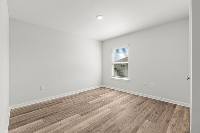 Building Photo - 5832 Viking Wy