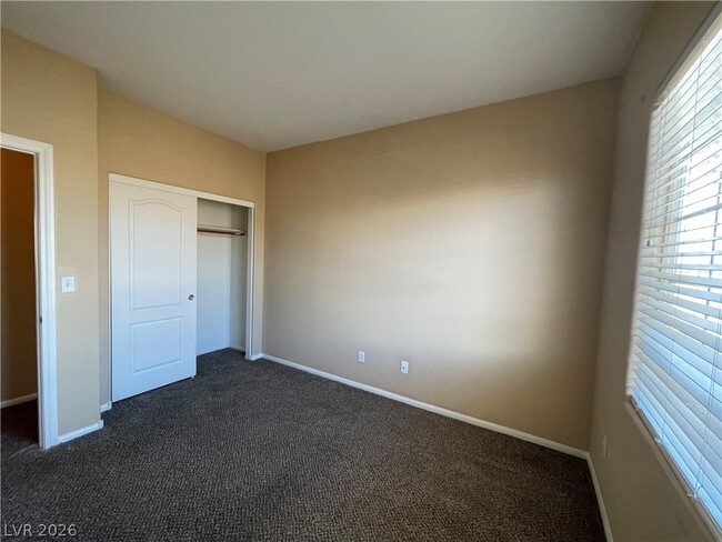 Building Photo - 733 Emerald Idol Pl