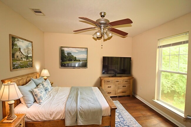 Building Photo - 122 Harden Rd