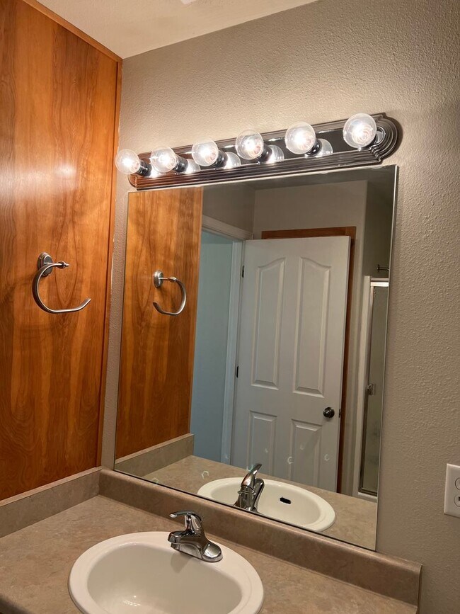 Building Photo - 3163 Juniper Ridge Dr