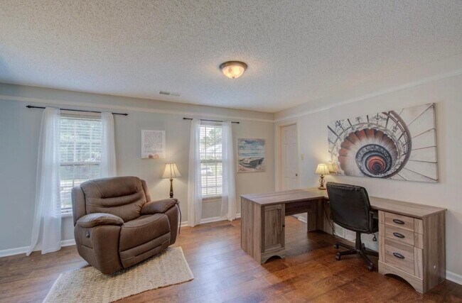 Building Photo - 8327 Poplar Pike