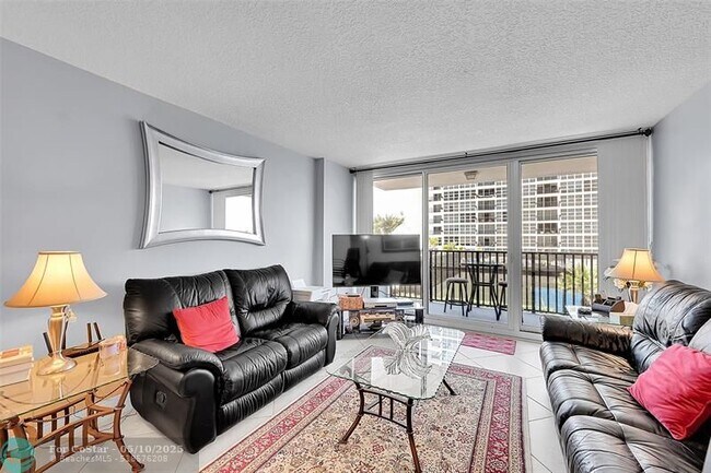 Building Photo - 525 N Ocean Blvd