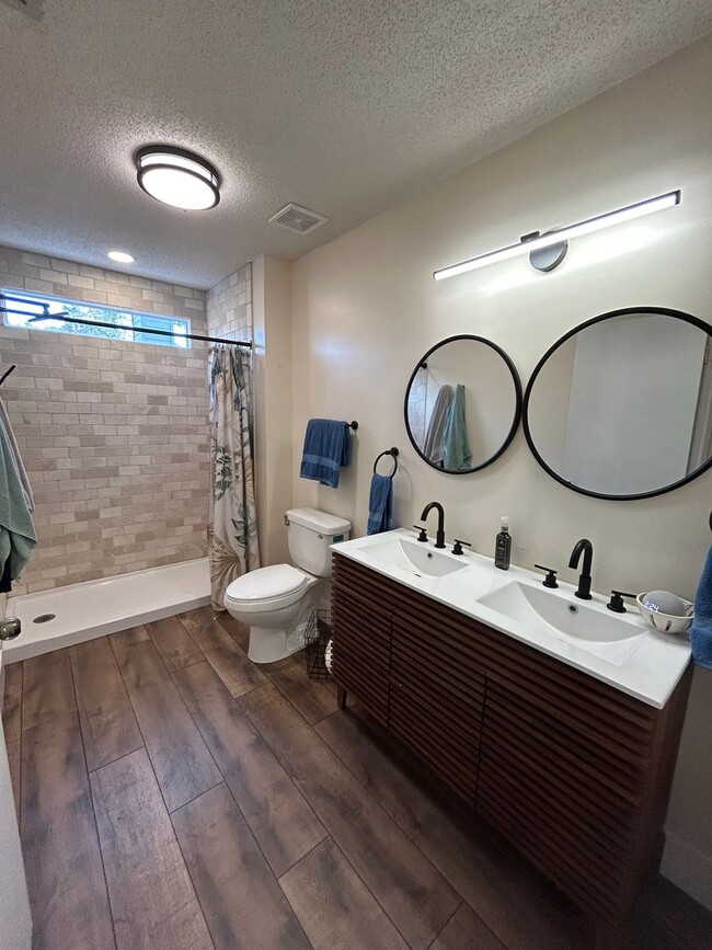 Building Photo - 4 bedroom 2 bathroom home in Hunters Chase...