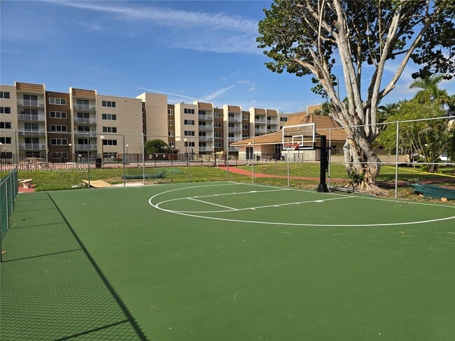 Building Photo - 6940 Miami Gardens Dr