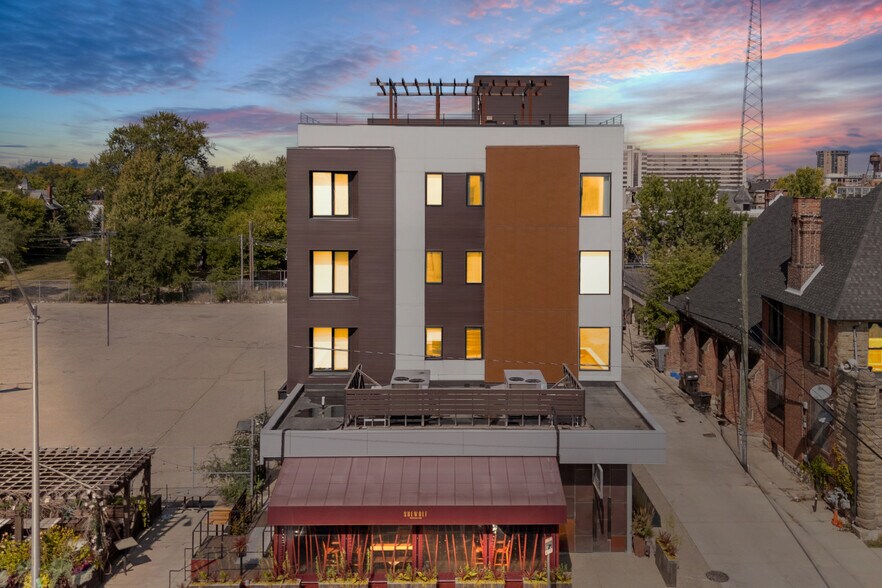 Building Photo - 438 Selden St