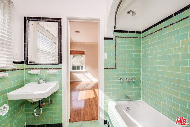 Building Photo - 1211 S Genesee Ave