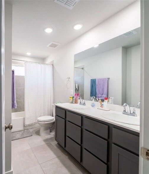 Building Photo - 21802 Blue Daisy Ct