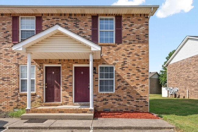 Building Photo - 2 Bedroom Pet Friendly Condo For Rent Near...