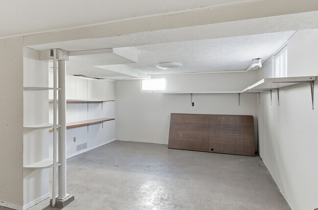 Building Photo - 1608 S 55th St