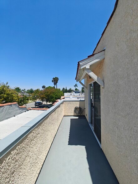 Building Photo - 234 Roswell Ave