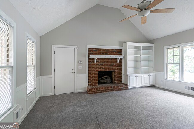 Building Photo - 3165 Henderson Walk