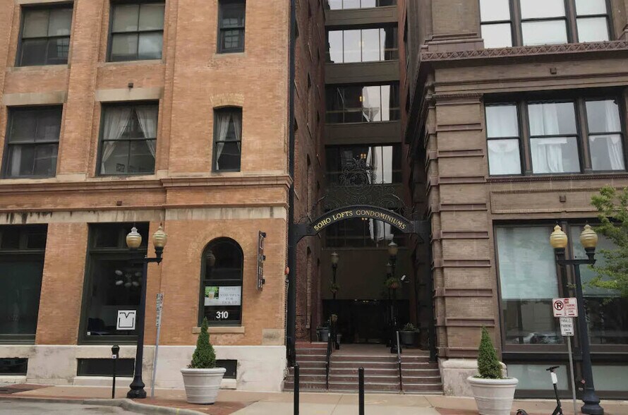 Building Photo - 715 May St
