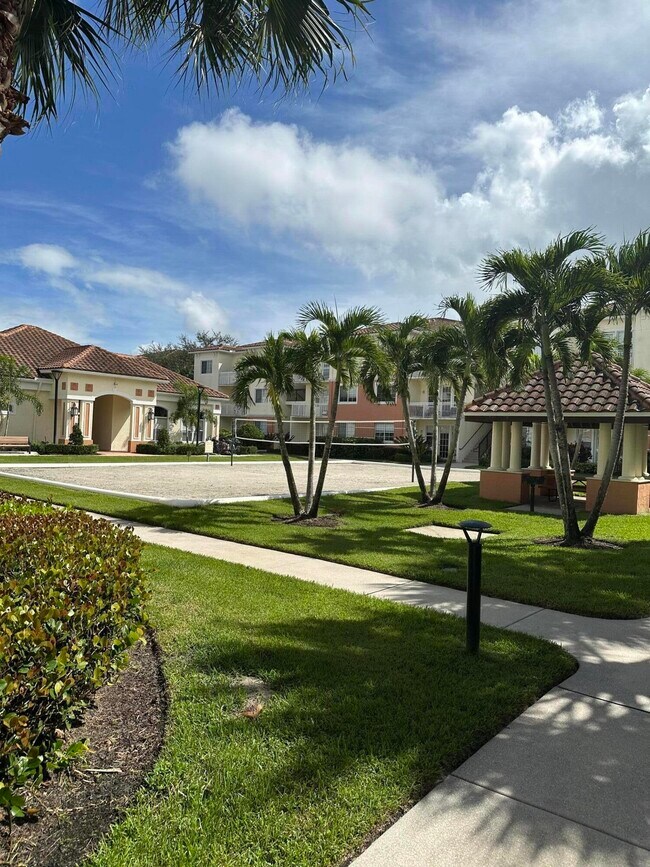 Building Photo - 9873 Baywinds Blvd